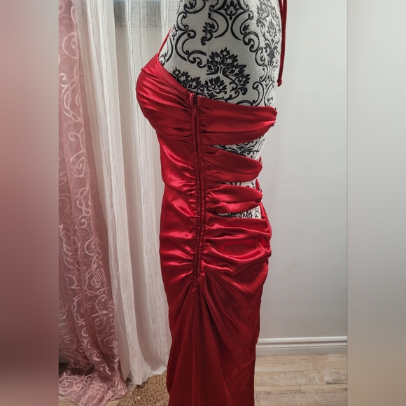 Laura Petite Prom Dress - Picture 9 of 10